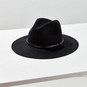 UO Anna Felt Panama Hat in Black